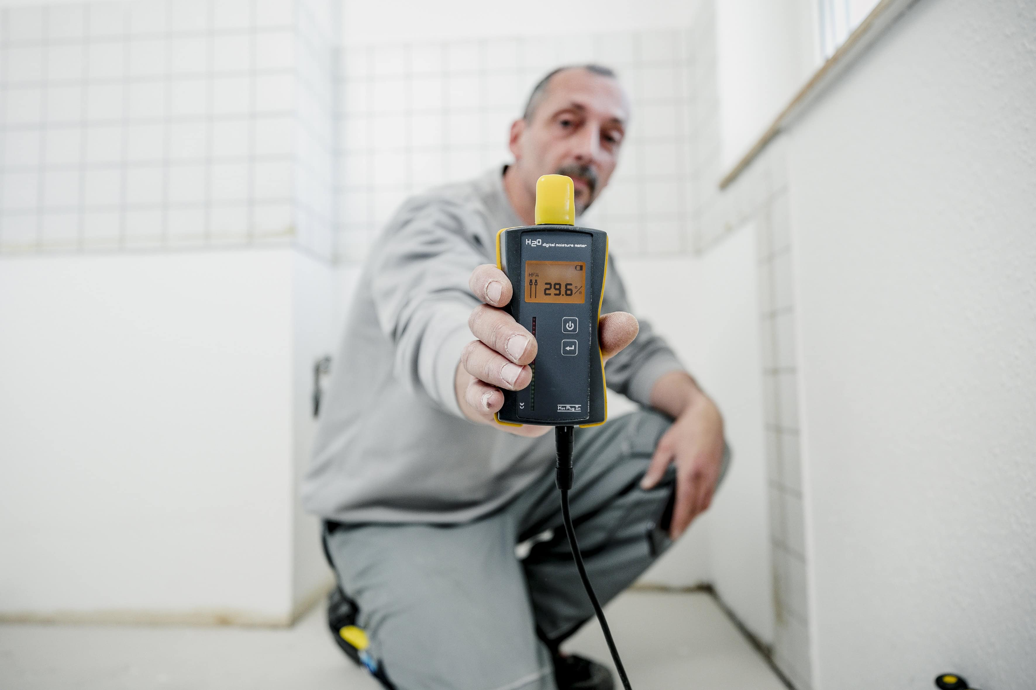 Messgerät zur Leckageortung bei Wasserschäden in Ortenau, professioneller Service, schnelle Schadensbehebung, zuverlässige Erkennung von Wasserleckagen, Spezialisten für Wasserschadenhilfe.